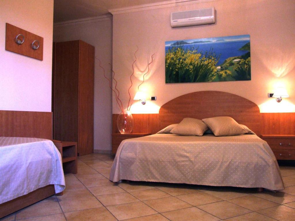 Residence Hotel La Giara Липари Стая снимка